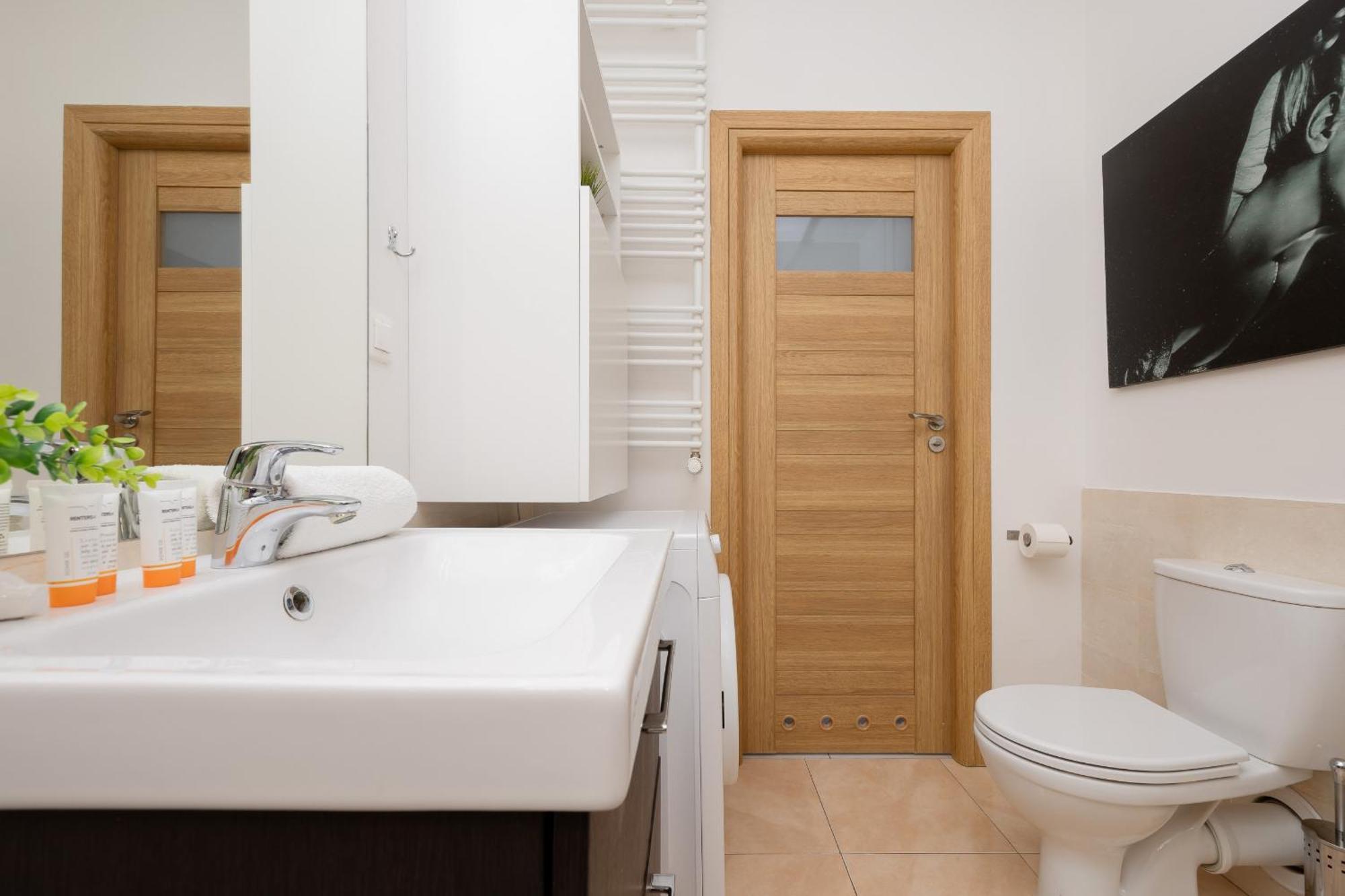 City Apartment With Parking Near Metro Mlociny By Noclegi Renters Varsóvia Exterior foto